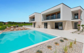Lovely Home In Kamen Most